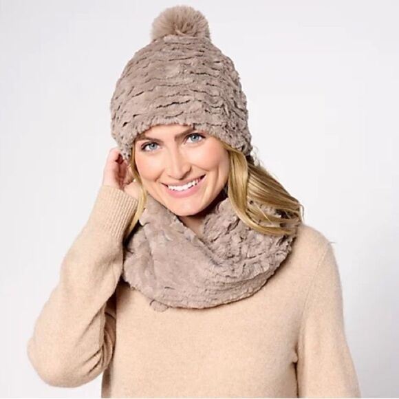 Textured faux fur (mink) cowl neck scarf - Picture 2 of 7